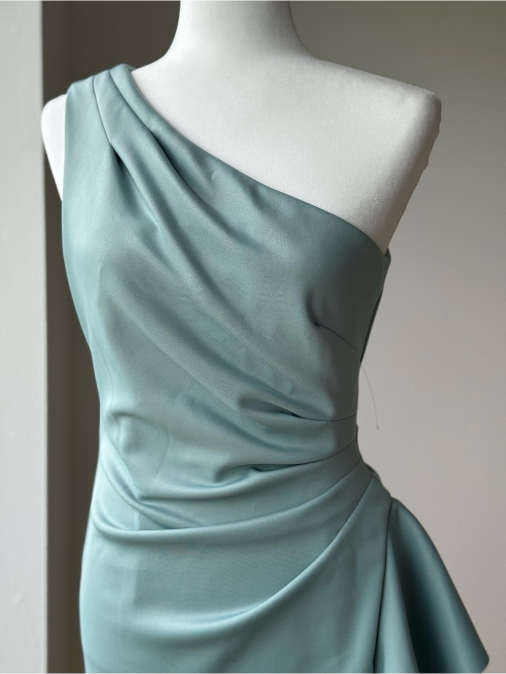 NWOT Xscape Flo Long Techno Scuba One Shoulder Ruffle Dress Size 6 - Picture 4 of 9